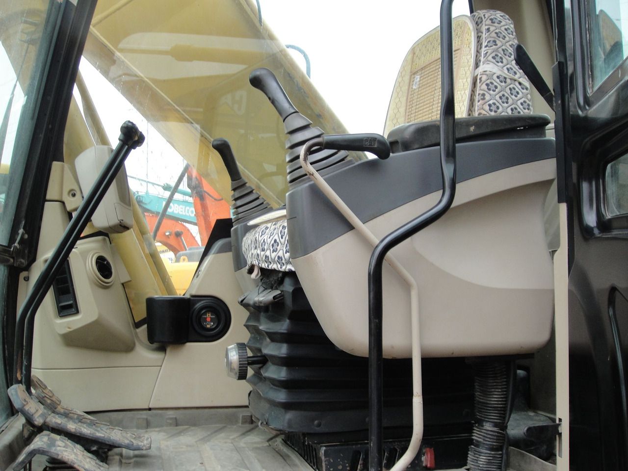 2016 Caterpillar 320CL crawler excavator interior cab view