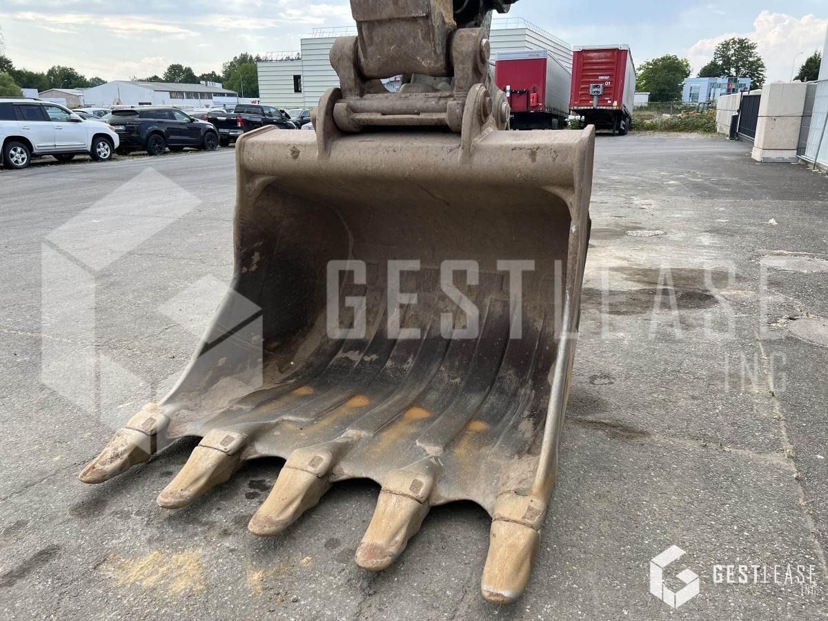 2014 Liebherr R946LC Crawler Excavator