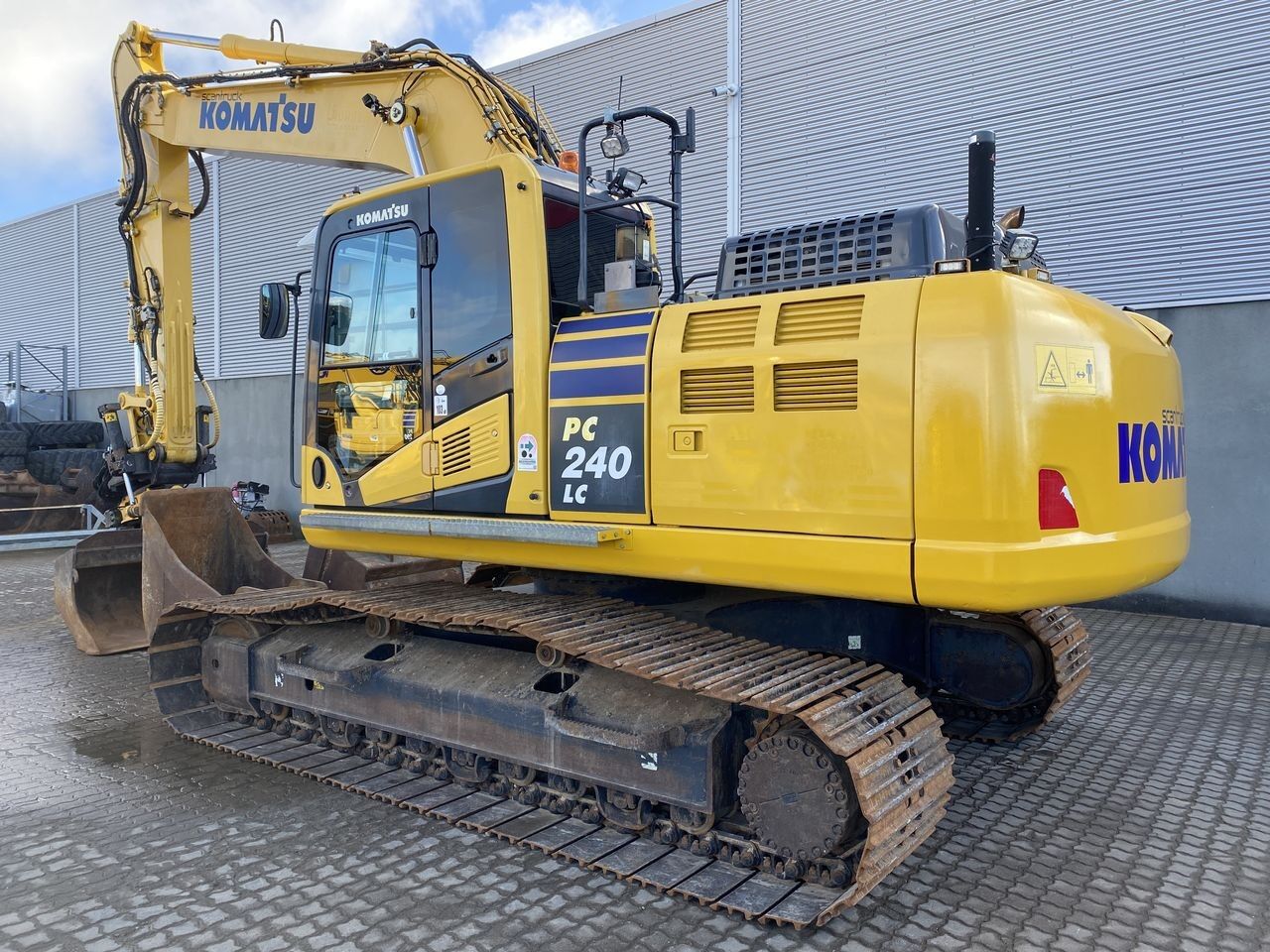 2017 Komatsu PC240LC-11 Crawler Excavator