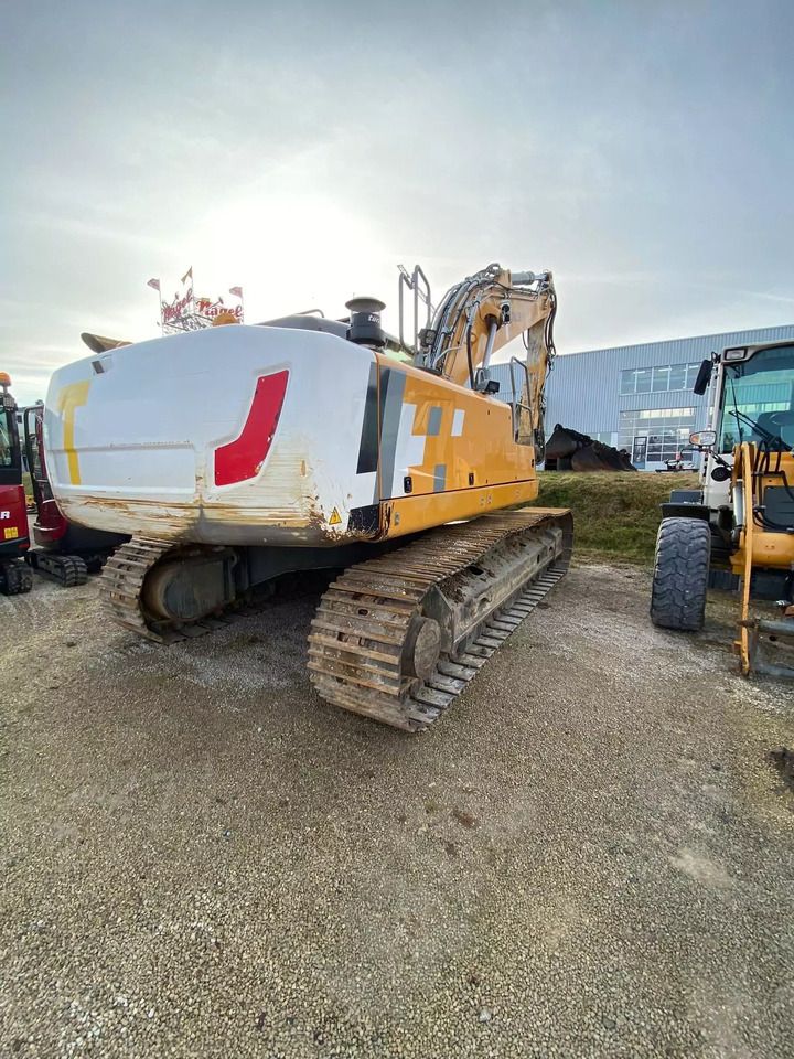 2018 Liebherr R926 Crawler Excavator