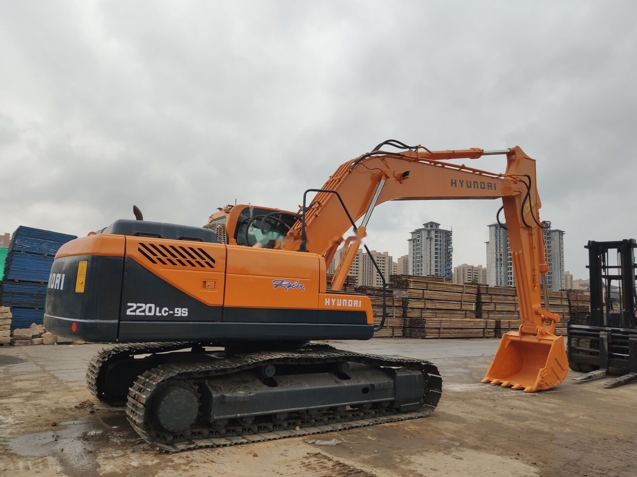 2022 Hyundai R220LC-9 Crawler Excavator