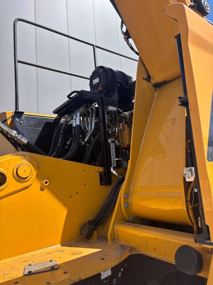 2017 Caterpillar MH3022 Material Handler