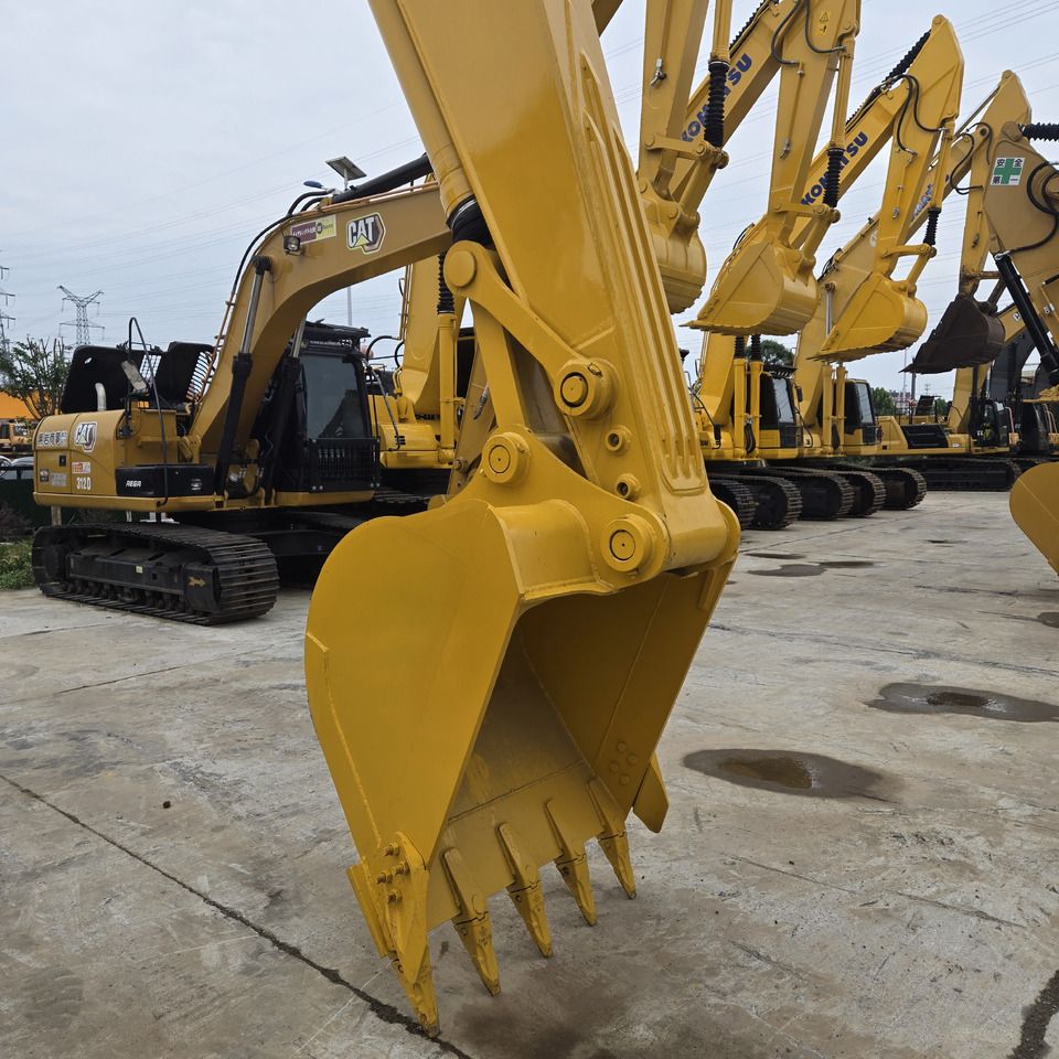2023 Komatsu PC220-8 Crawler Excavator