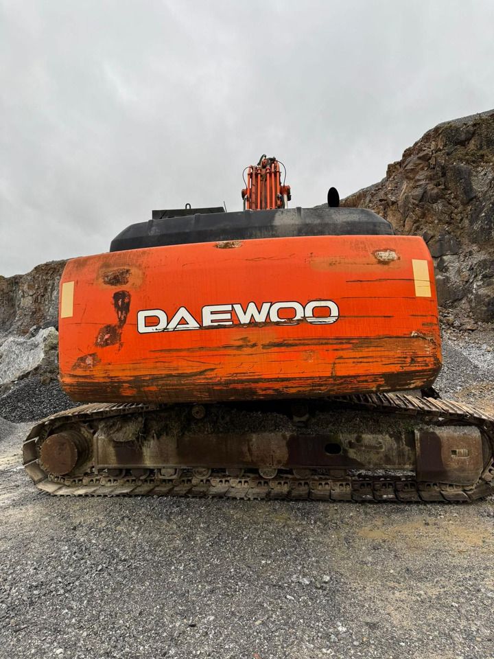 Excavator (2001)