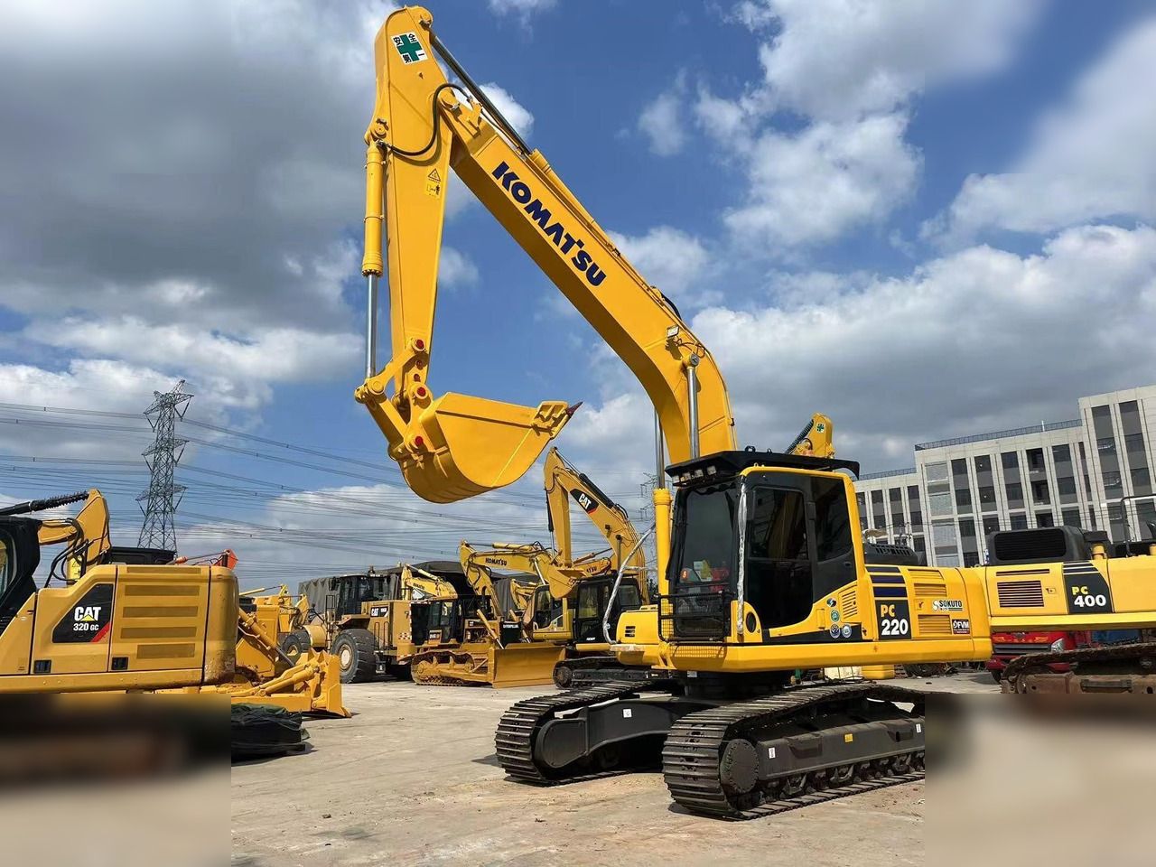 2021 Komatsu PC220-8 Crawler Excavator