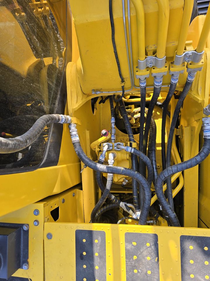 2024 Komatsu PC200-8 Crawler Excavator