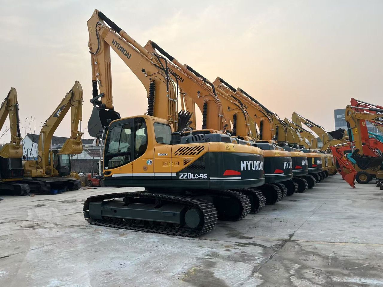 2022 Hyundai R220LC-9S Crawler Excavator