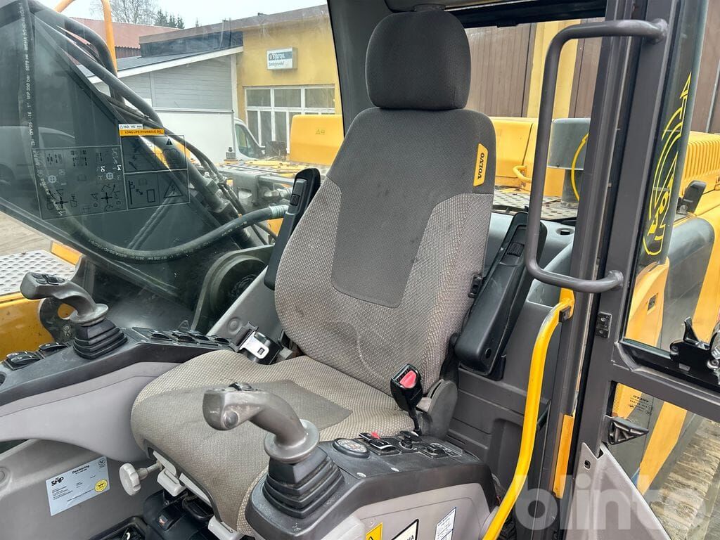 2011 Volvo EC250DL Crawler Excavator