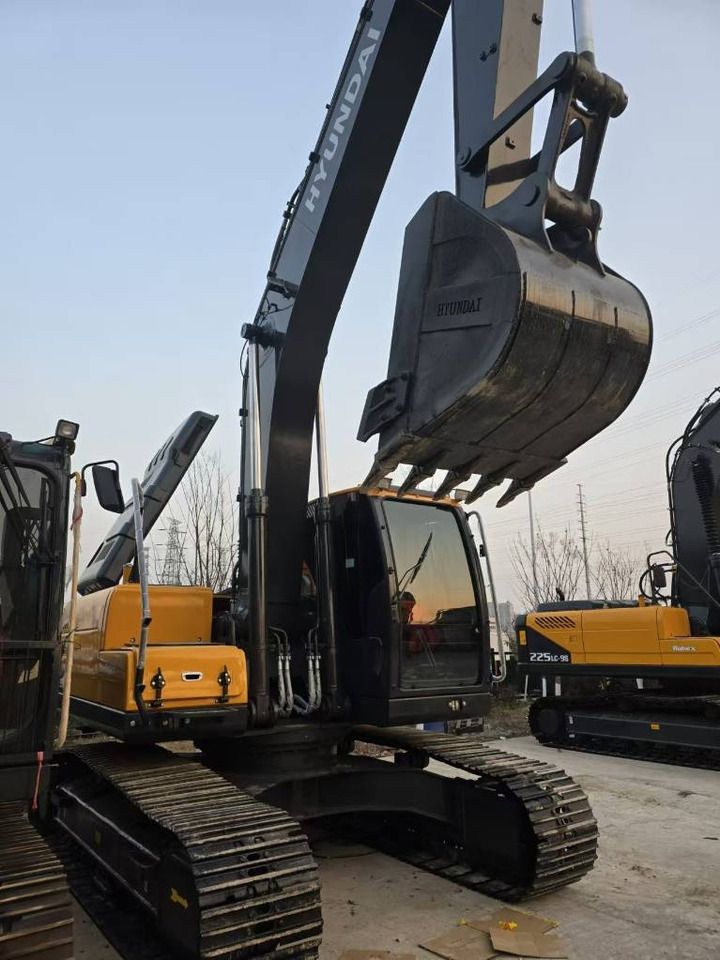 2025 Hyundai 220 Crawler Excavator