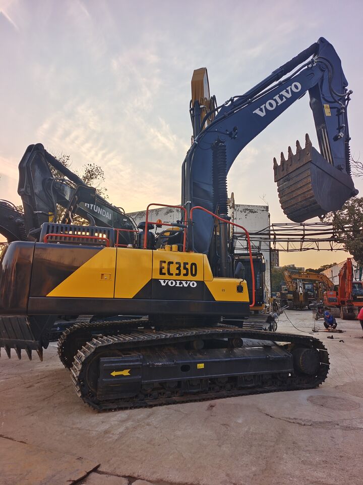 2025 Volvo EC350D Crawler Excavator