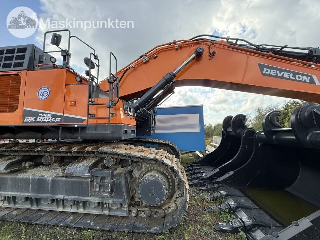 2025 Develon 800LC-7 Crawler Excavator