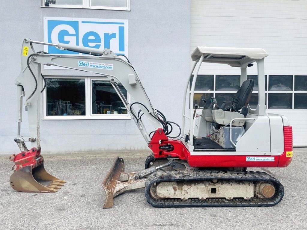 2005 Takeuchi TB135 Mini Excavator