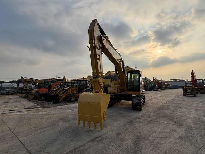 Pelle sur chenilles Caterpillar 320CL de 2020