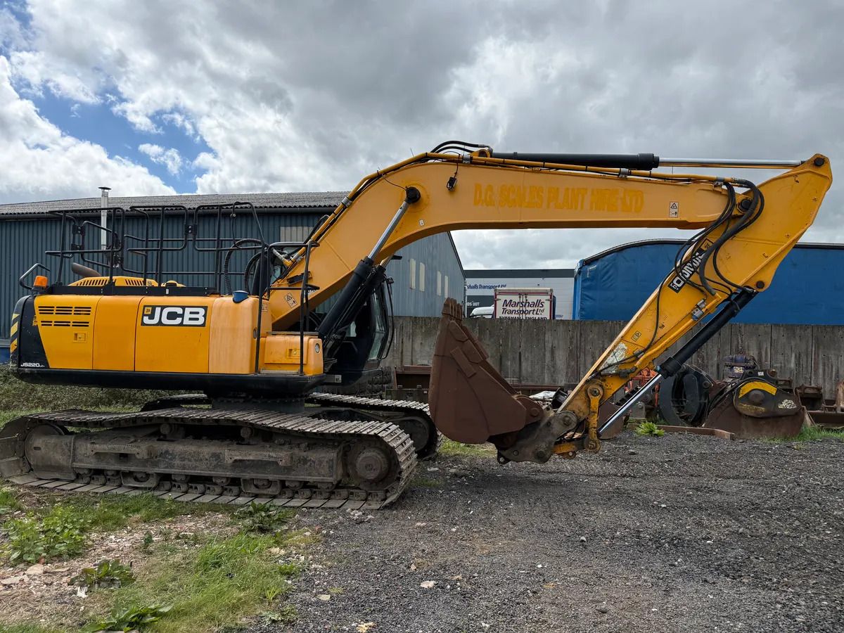 2016 JCB JS220LC Crawler Excavator