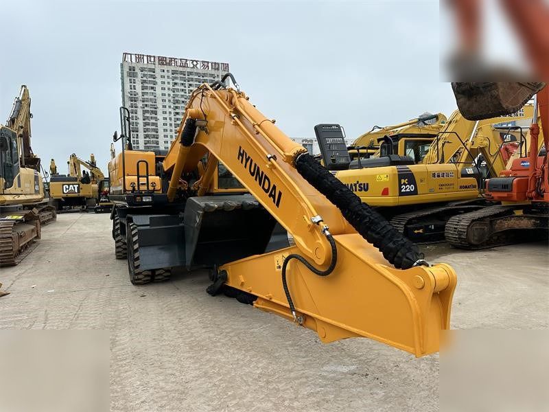 2020 Hyundai R220LC-9S Crawler Excavator
