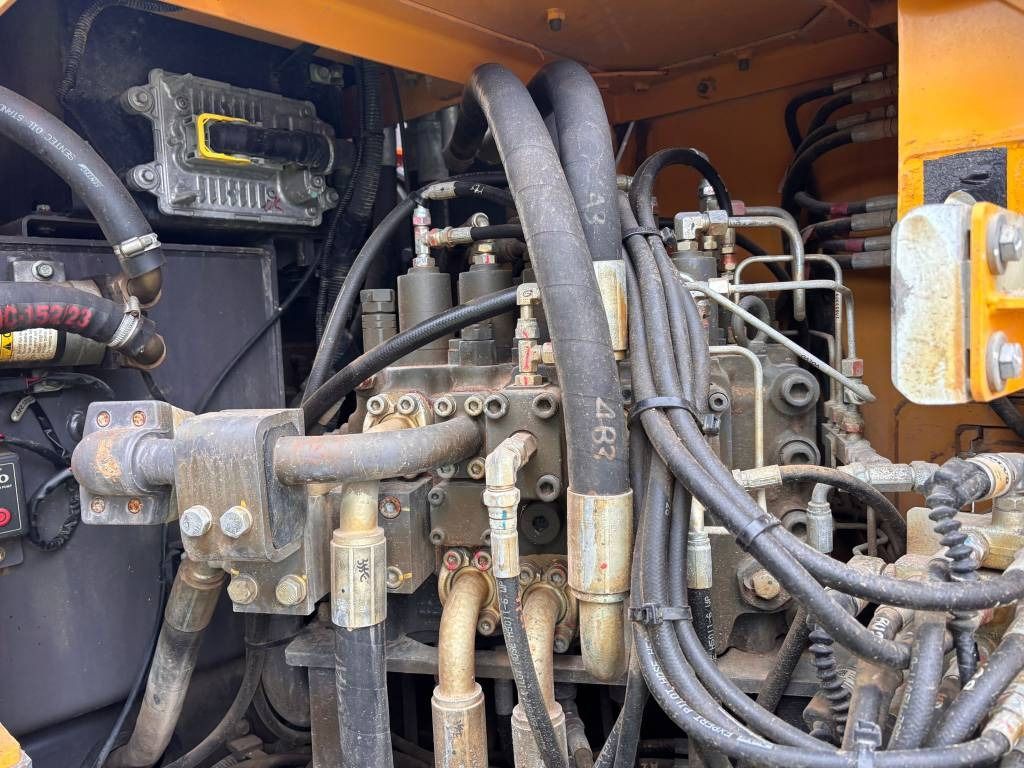 2018 Volvo ECR355EL Crawler Excavator