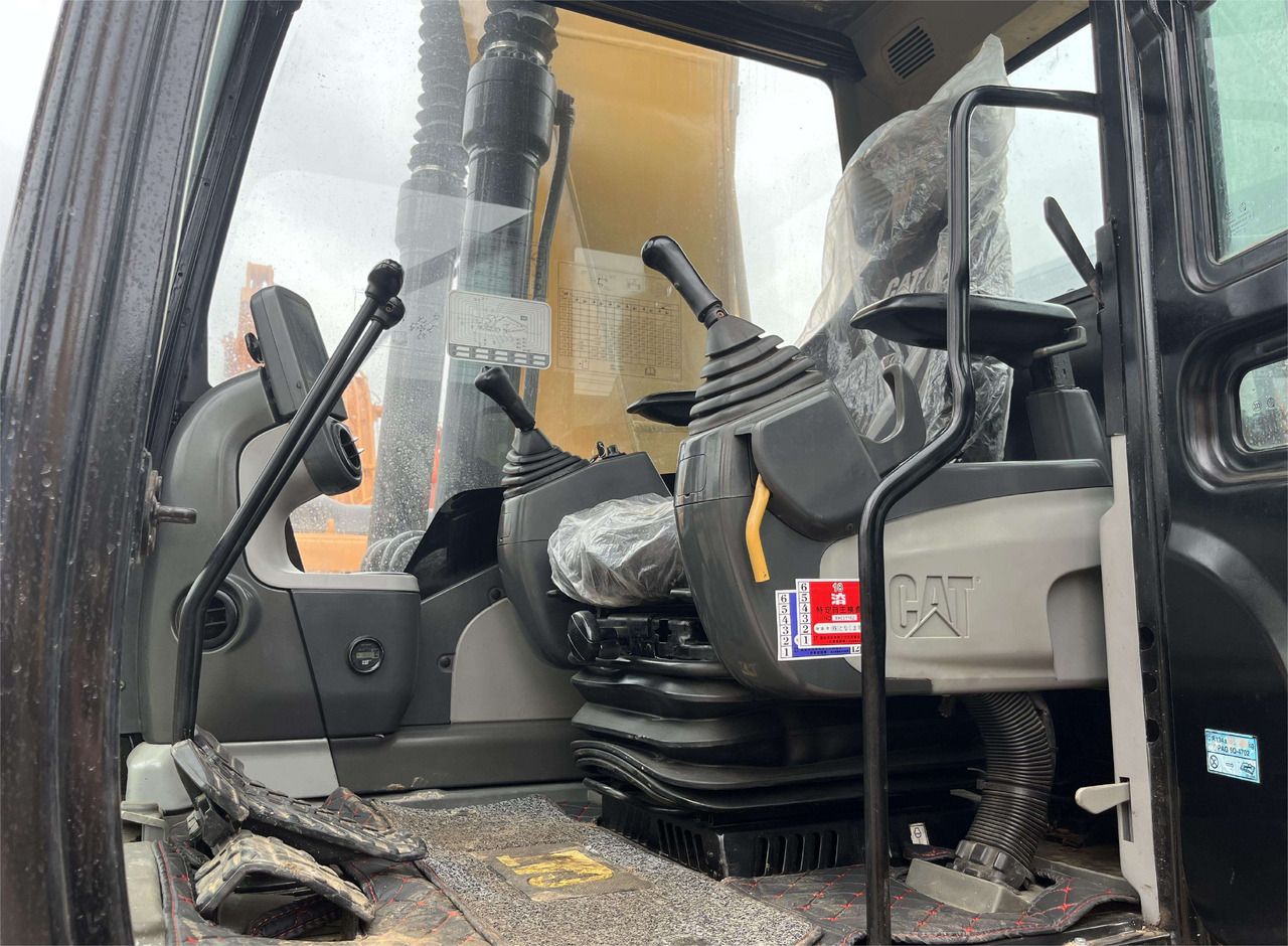 2016 Caterpillar 320D Raupenbagger