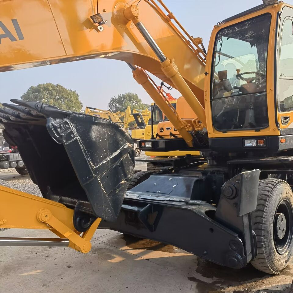 2025 Hyundai R210W-9 Wheel Excavator