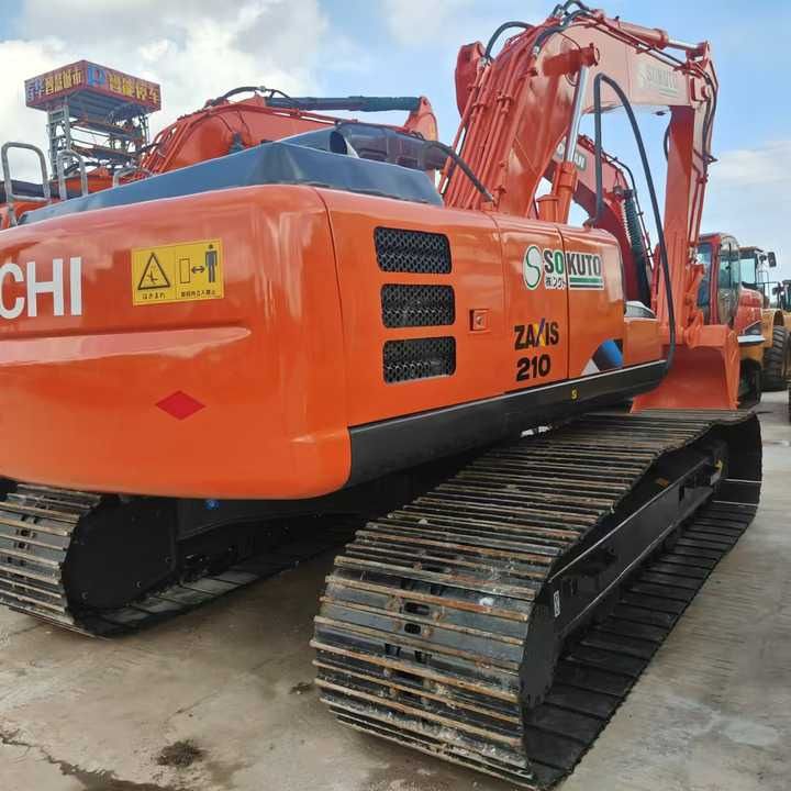 Гусеничный экскаватор Hitachi ZX200, 2023