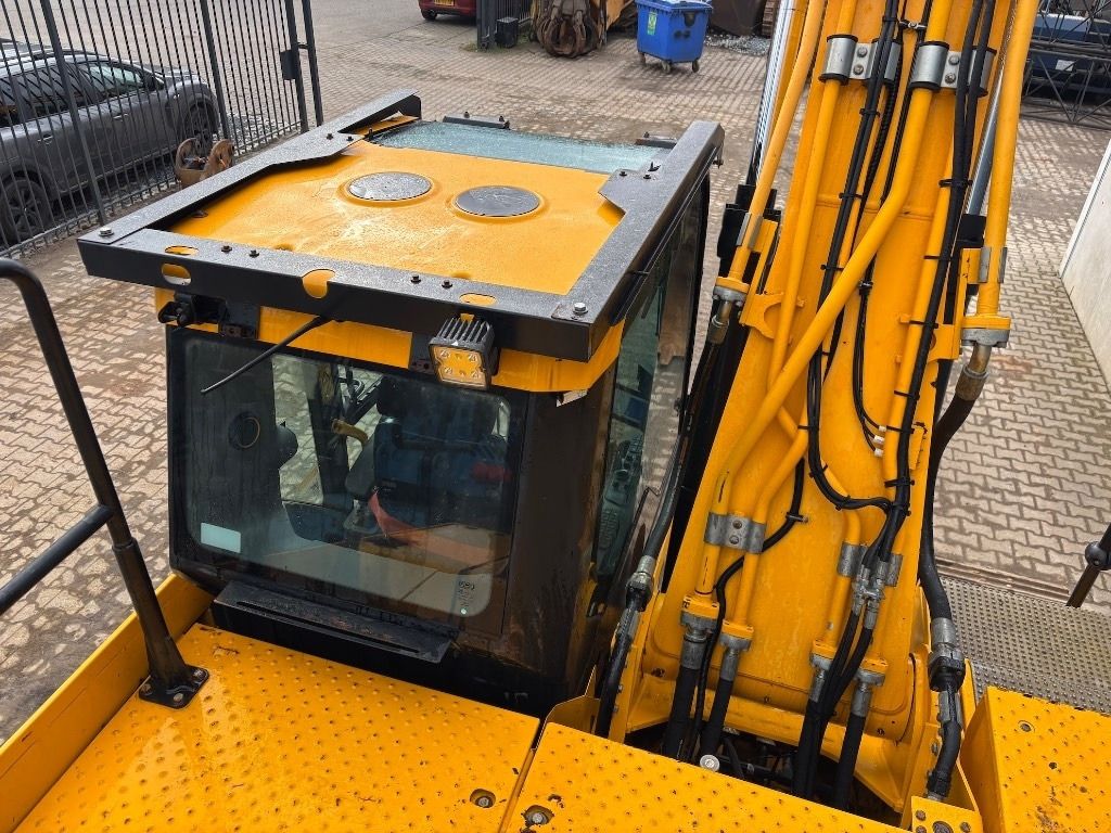2018 JCB 220X Crawler Excavator