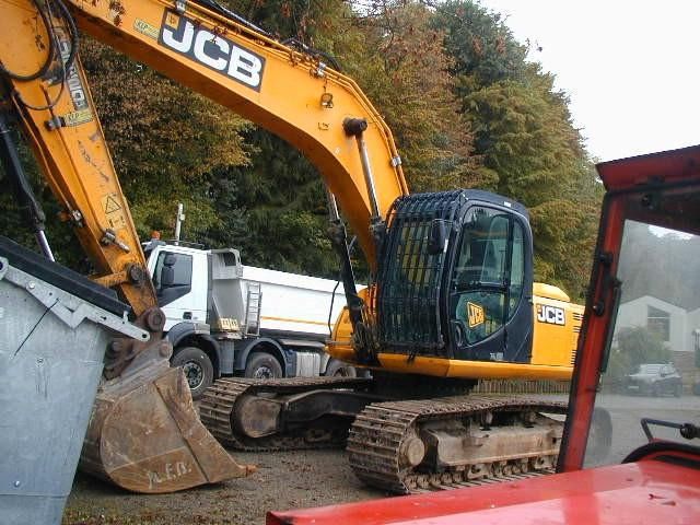 2015 JCB JS220LC Crawler Excavator