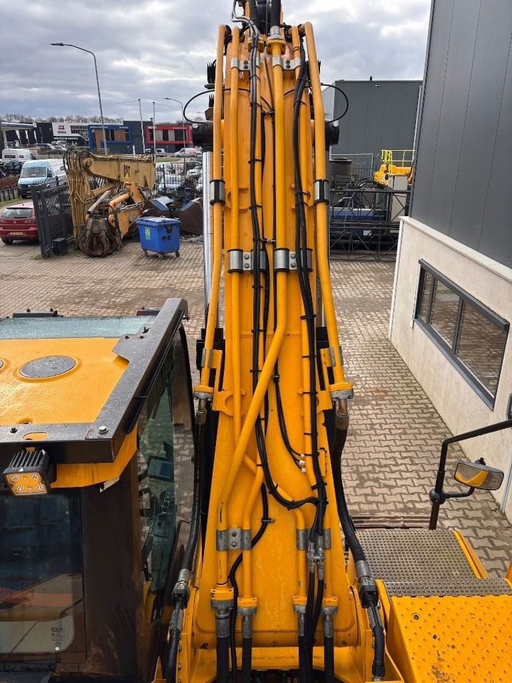 2018 JCB 220X Crawler Excavator