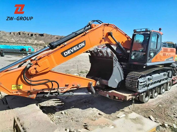 Develon DX360LCA-7B Crawler Excavator