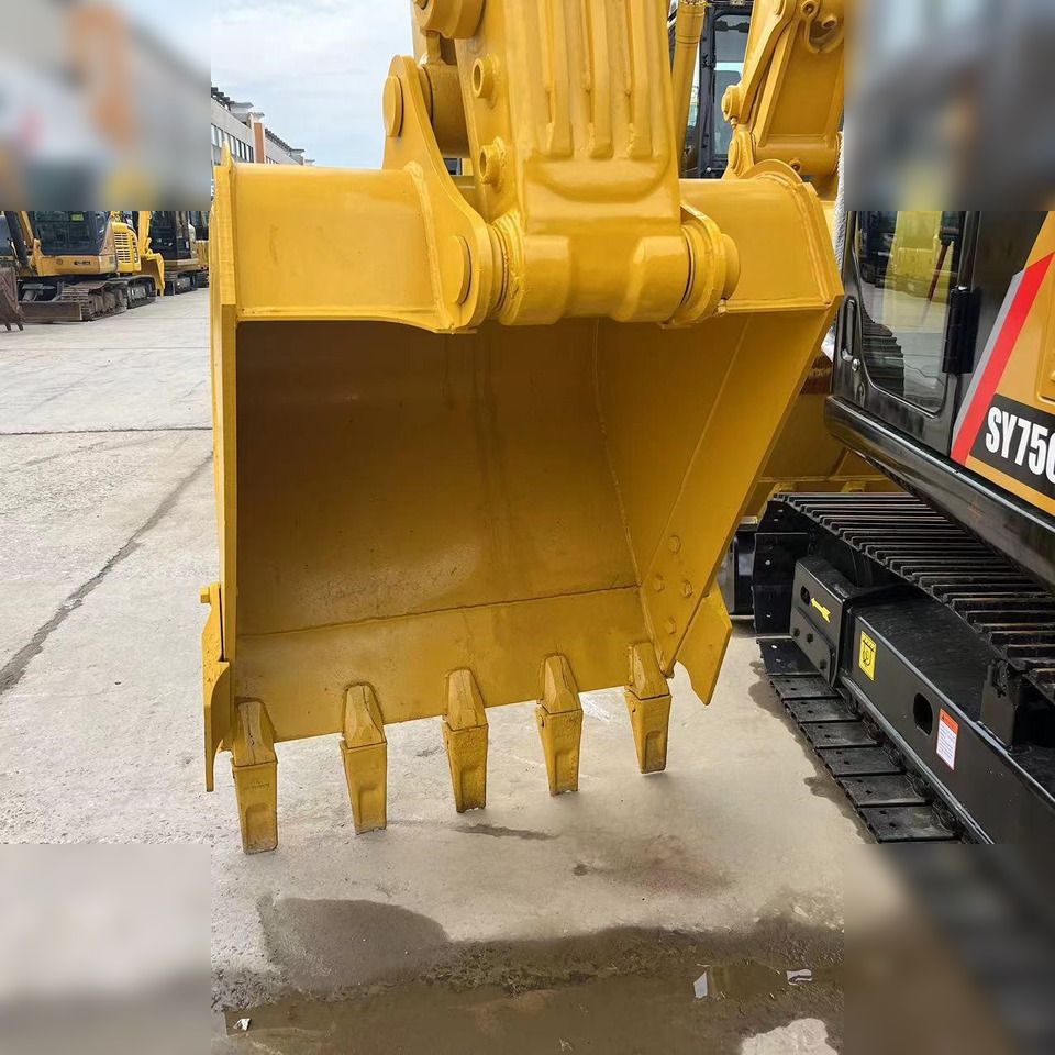 2022 Komatsu PC240LC-8 Crawler Excavator