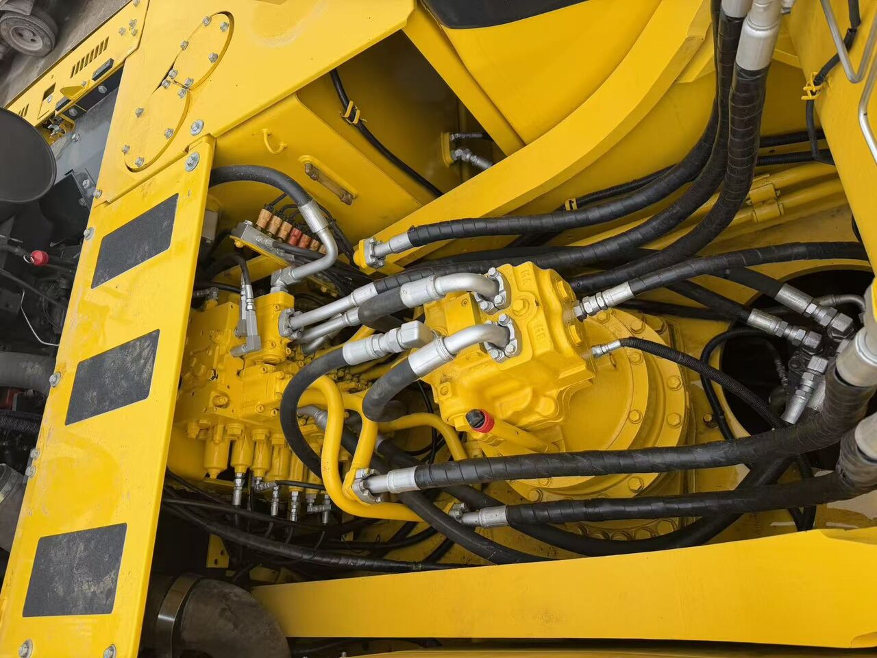 2025 Komatsu PC300 Crawler Excavator