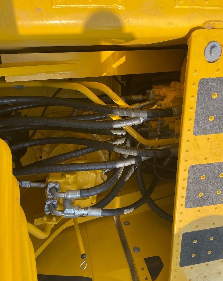 2022 Komatsu PC240-8 Crawler Excavator