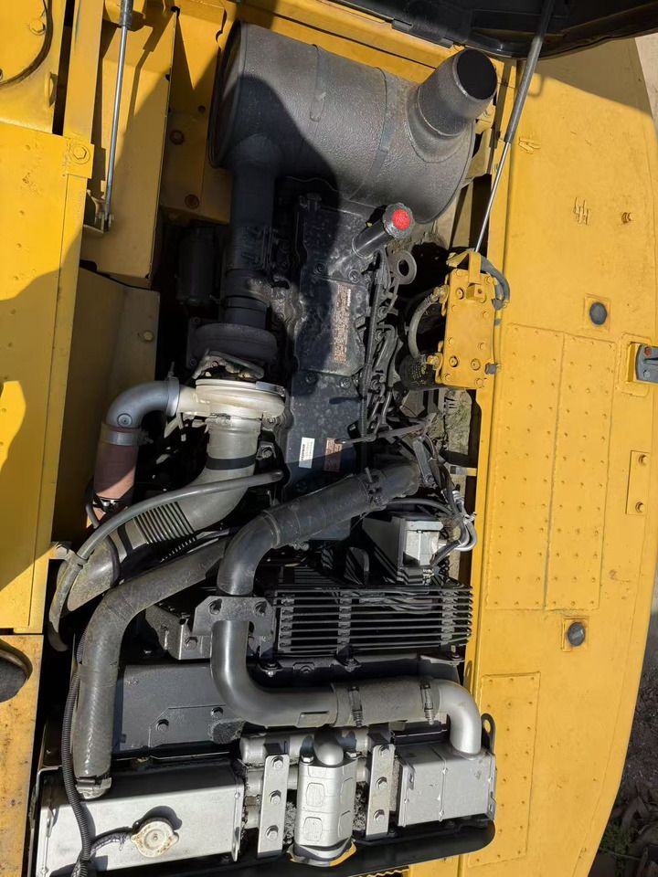 2020 Komatsu PC220-8 Crawler Excavator