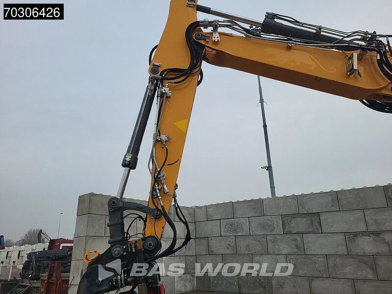 Liebherr R926 Compact Tiltrotator (2016)