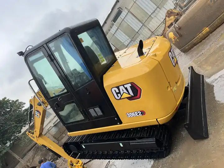 Excavadora de Orugas Caterpillar 306E2 de 2016 2016 Caterpillar 306E2 crawler excavator, rear three-quarter view