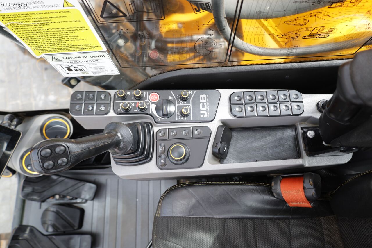 2022 JCB 220X Crawler Excavator