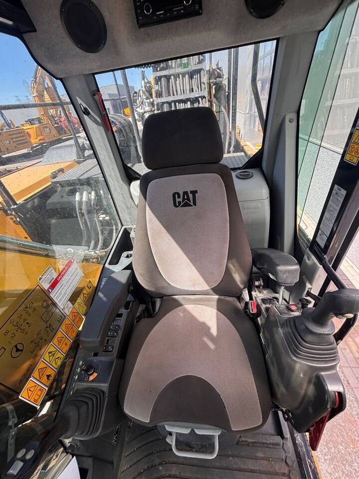2017 Caterpillar MH3022 Material Handler