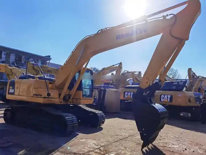 2015 Komatsu PC200-8 Crawler Excavator
