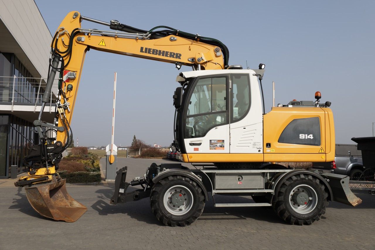 2017 Liebherr A914 LITRONIC Wheel Excavator