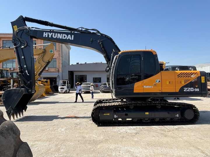 2024 Hyundai R220LC-9S Crawler Excavator