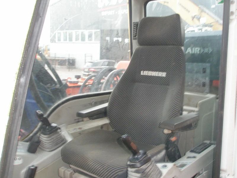 2007 Liebherr R900C Crawler Excavator