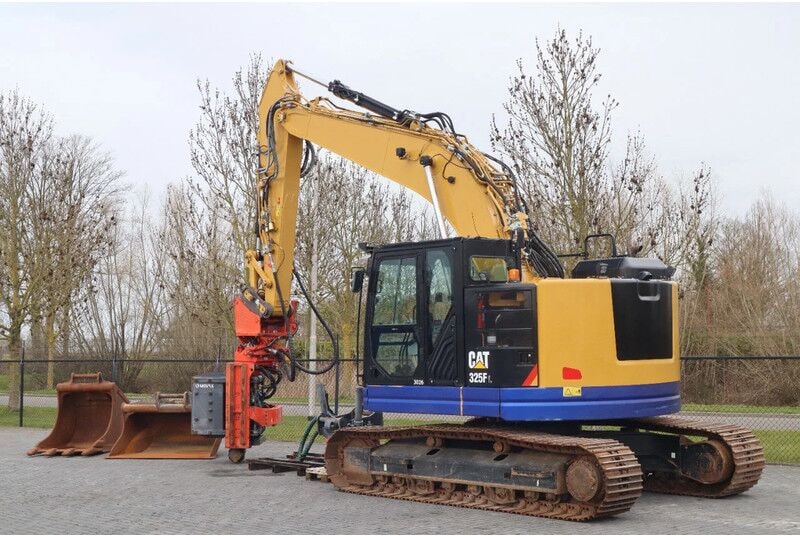 2018 Movax 325 F LCR Crawler Excavator