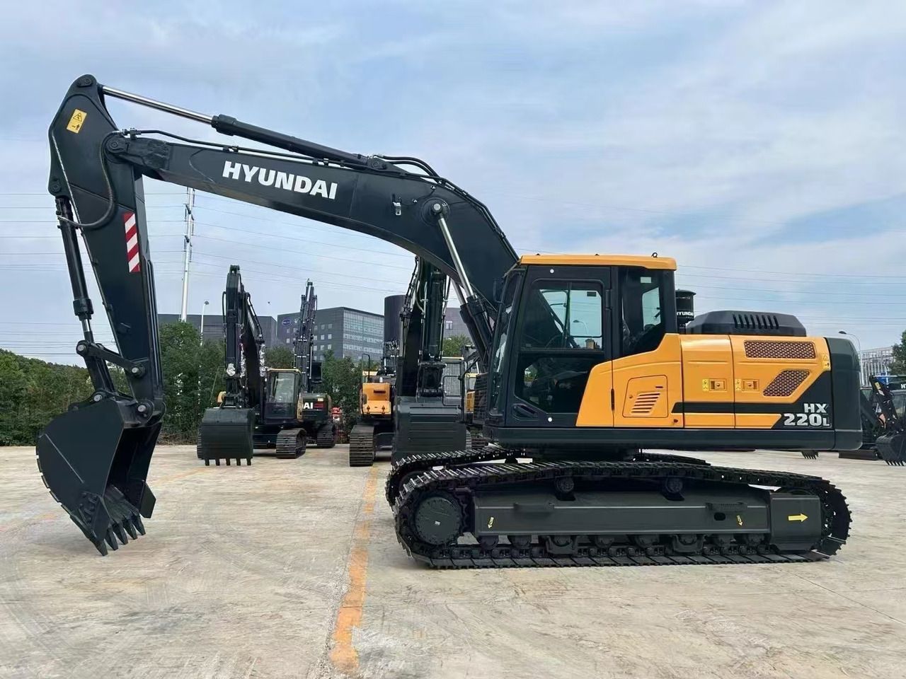Hyundai HX220L Crawler Excavator