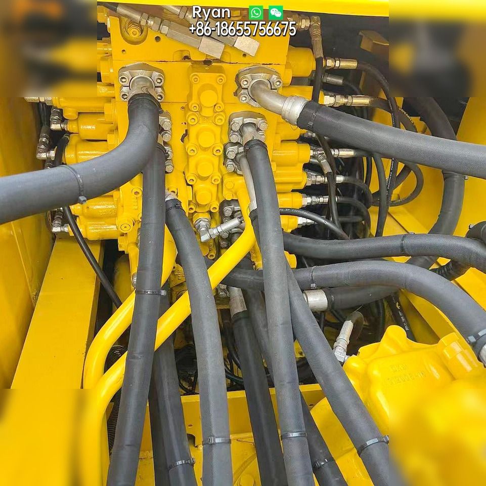 2020 Komatsu PC220-8 Crawler Excavator