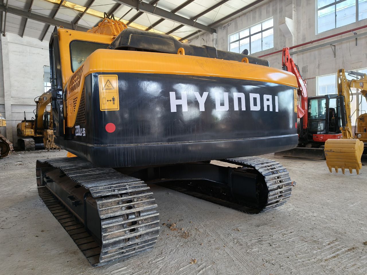 Hyundai R220LC-9 Crawler Excavator