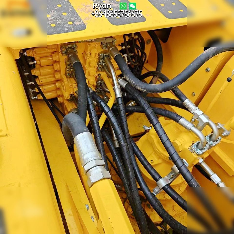 2022 Komatsu PC220-8 Crawler Excavator