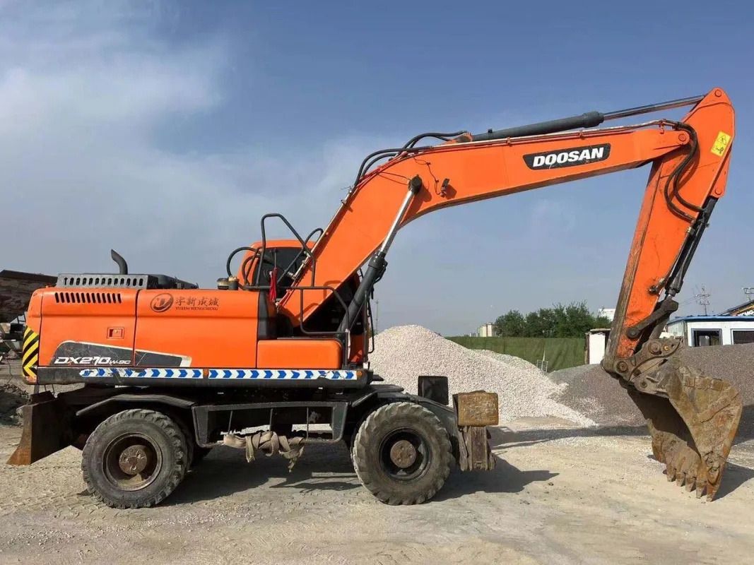 Doosan DX210W Wheel Excavator