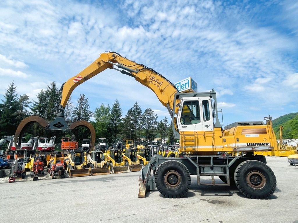 2004 Liebherr A944BHD Material Handler