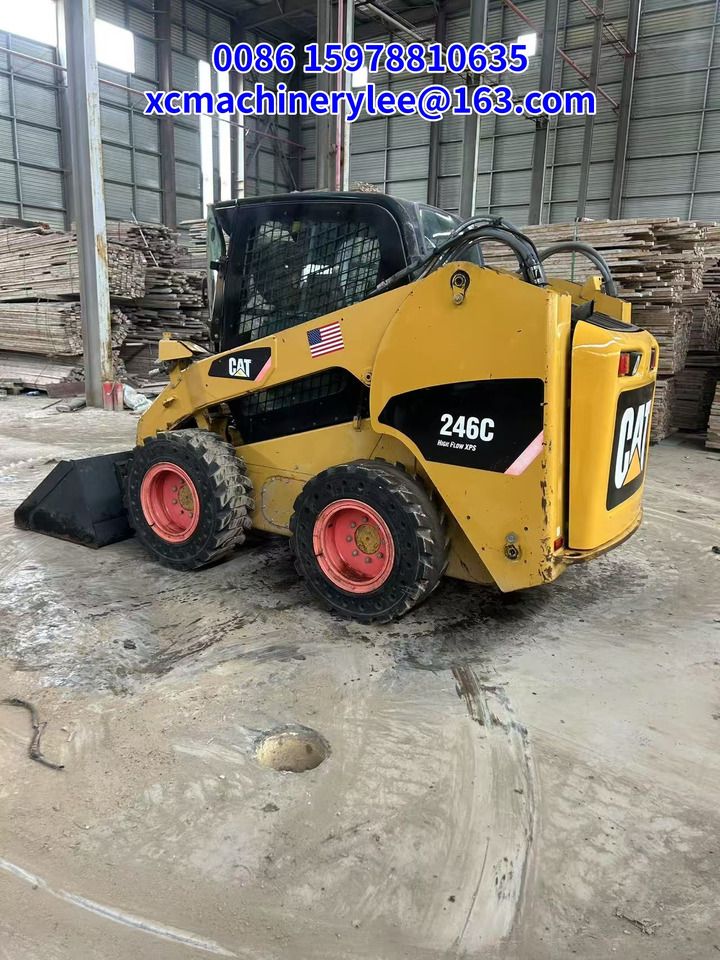 Escavatore Cingolato Caterpillar 246C del 2023