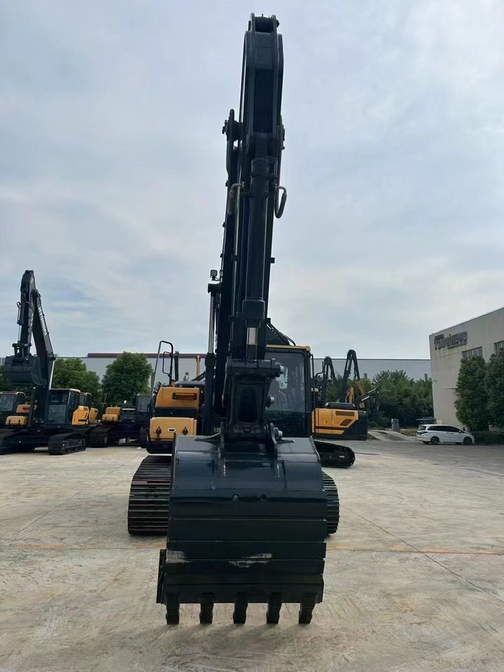 Hyundai HX220L Crawler Excavator