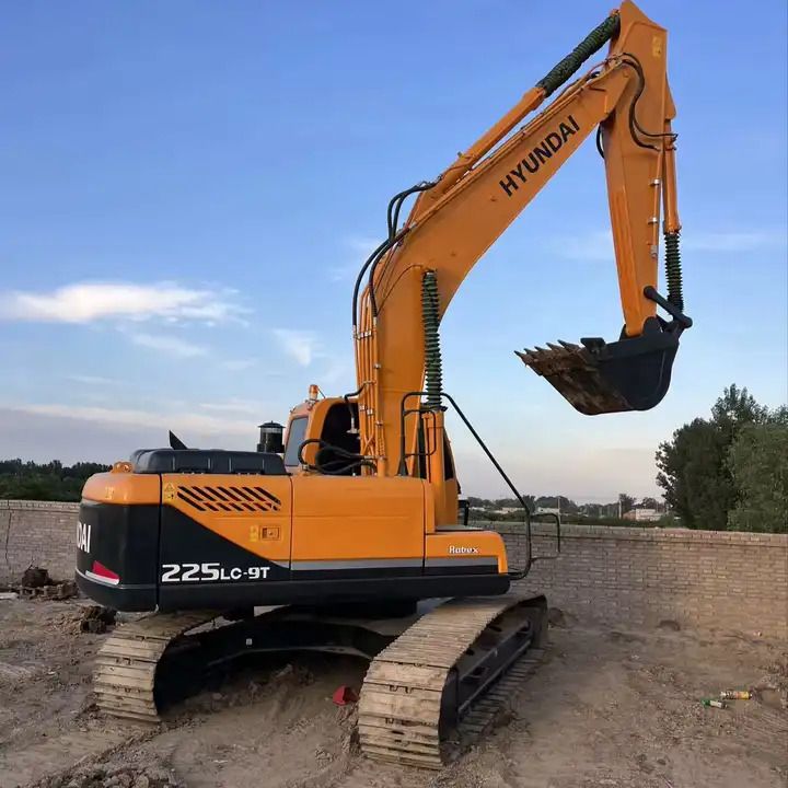 2019 Hyundai R225LC-9T Crawler Excavator