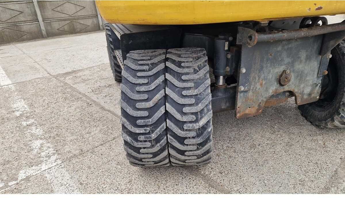 Komatsu PW148-8 Wheel Excavator
